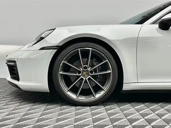Porsche 911 2025