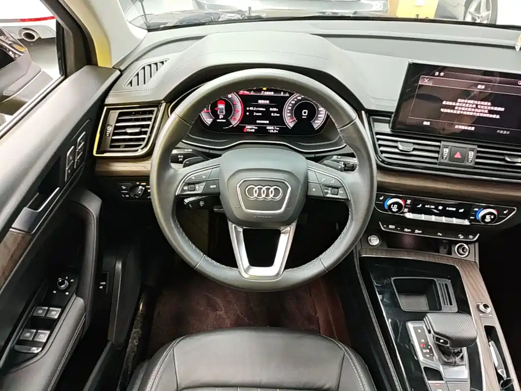 Audi Q5L 2024 — фото 11