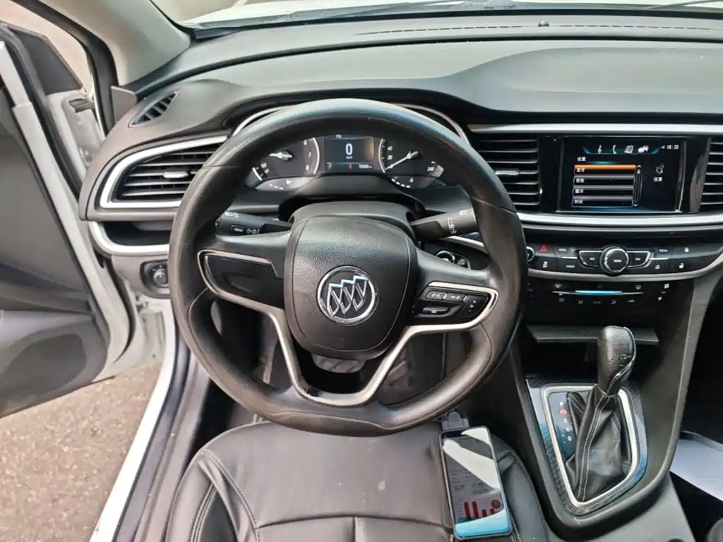 Buick Excelle 2015 — фото 11