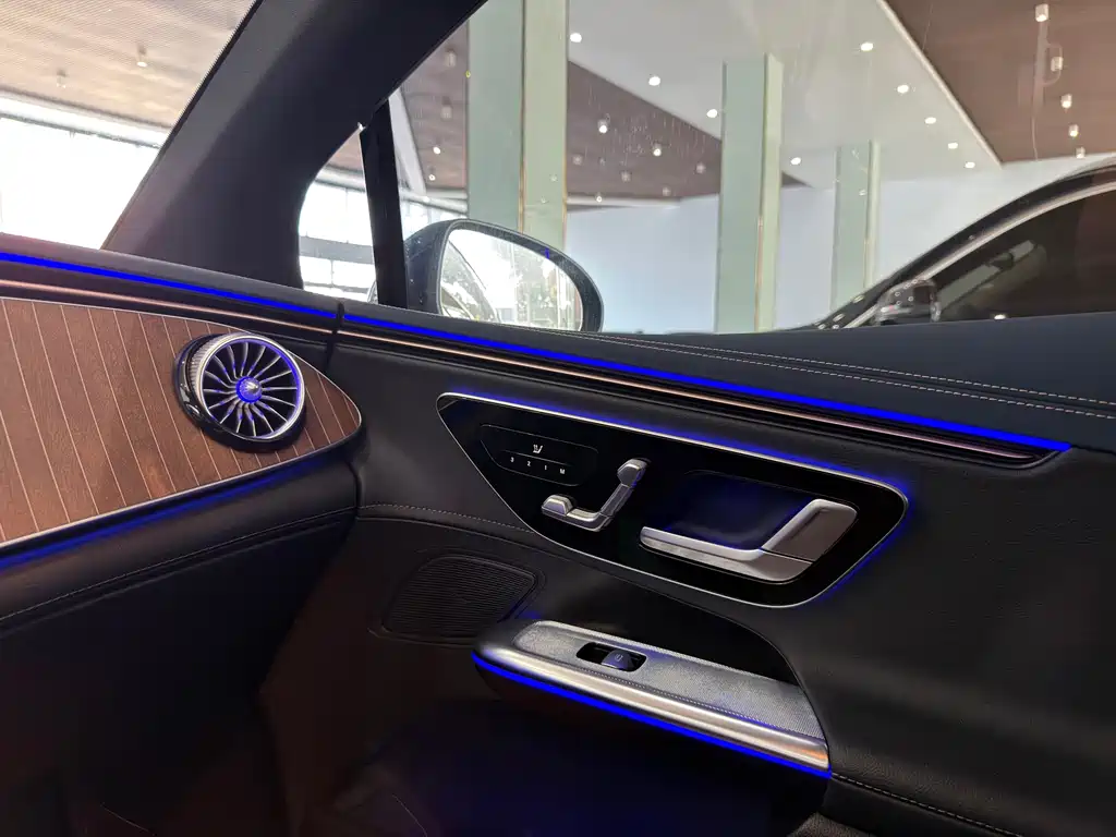 Mercedes-Benz EQE 2023 — фото 14