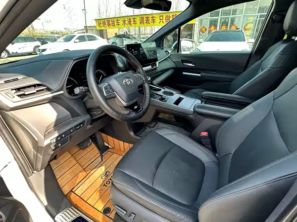 Toyota Sienna 2023