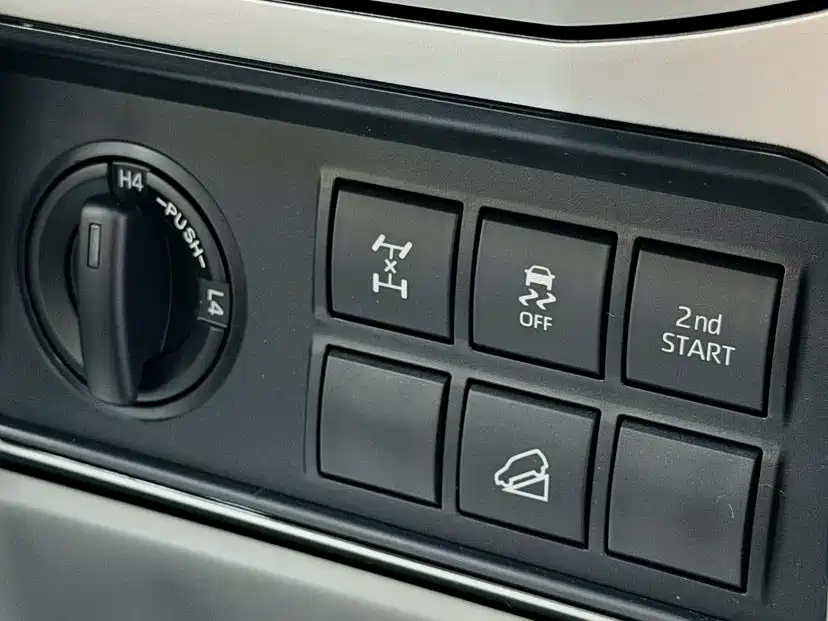 Toyota Prado — фото 16