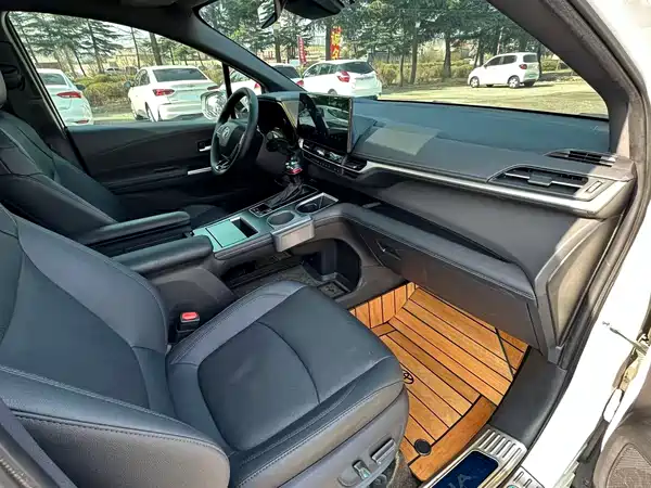 Toyota Sienna 2023