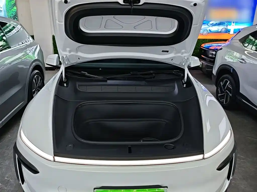 Tesla Model Y 2025 — фото 19
