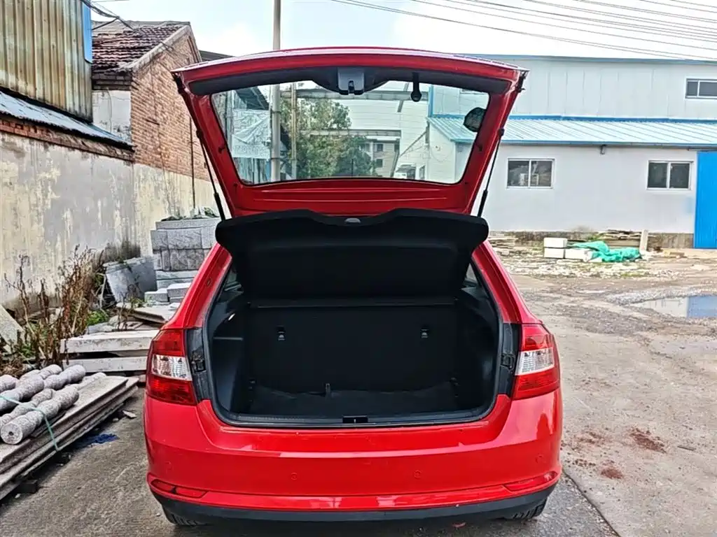 Skoda Rapid Spaceback 2017 — фото 19