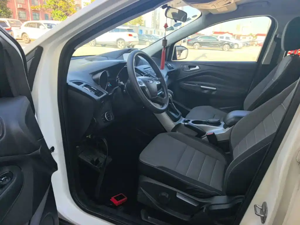 Ford Kuga 2015 — фото 16