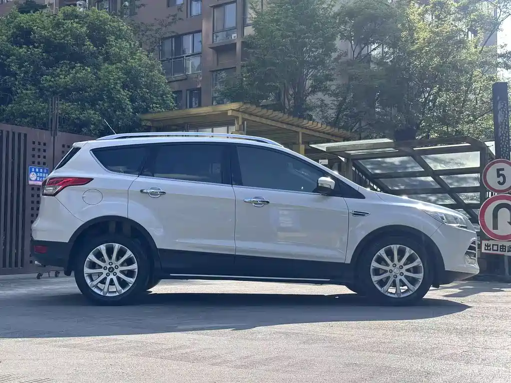 Ford Kuga 2015 — фото 17