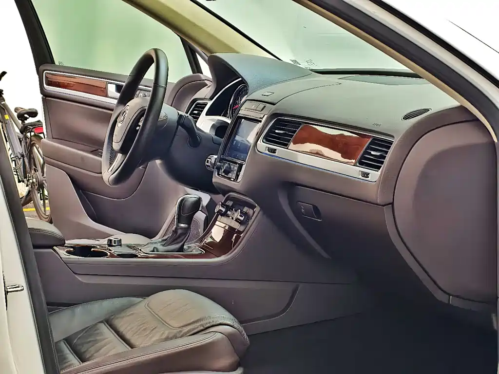 Volkswagen Touareg 2015 — фото 11