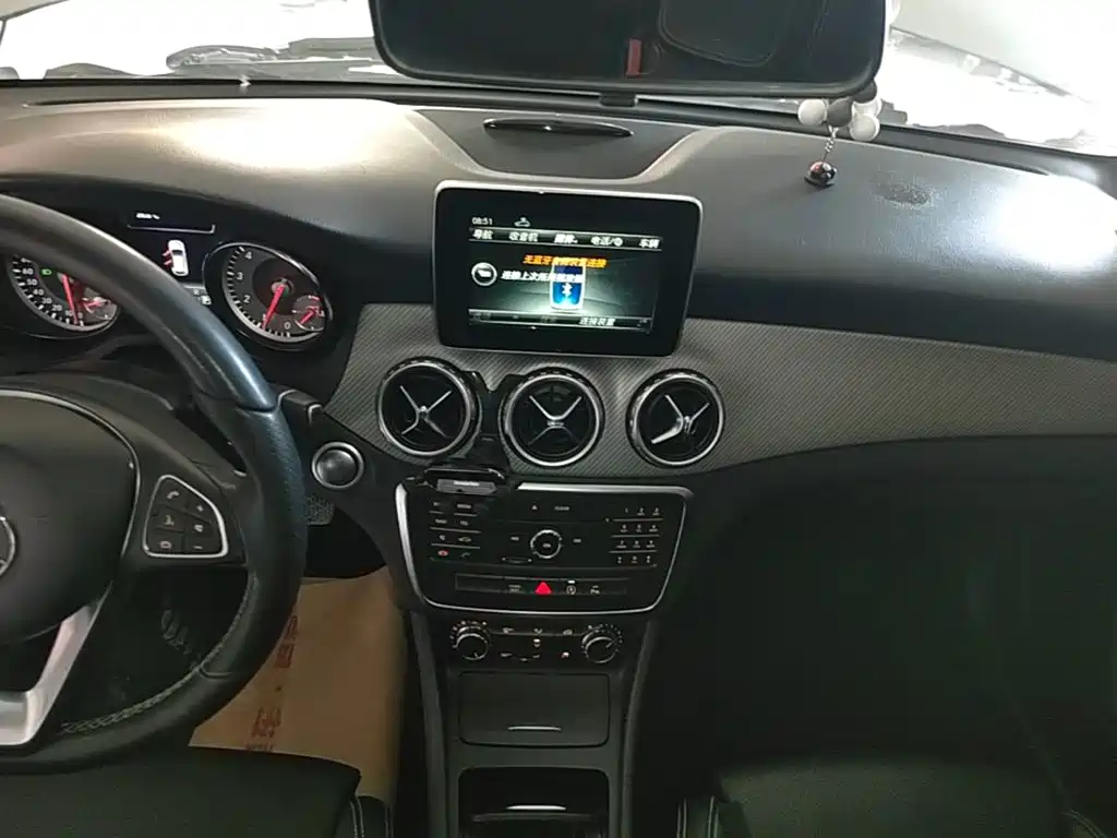 Mercedes-Benz GLA 2017 — фото 13