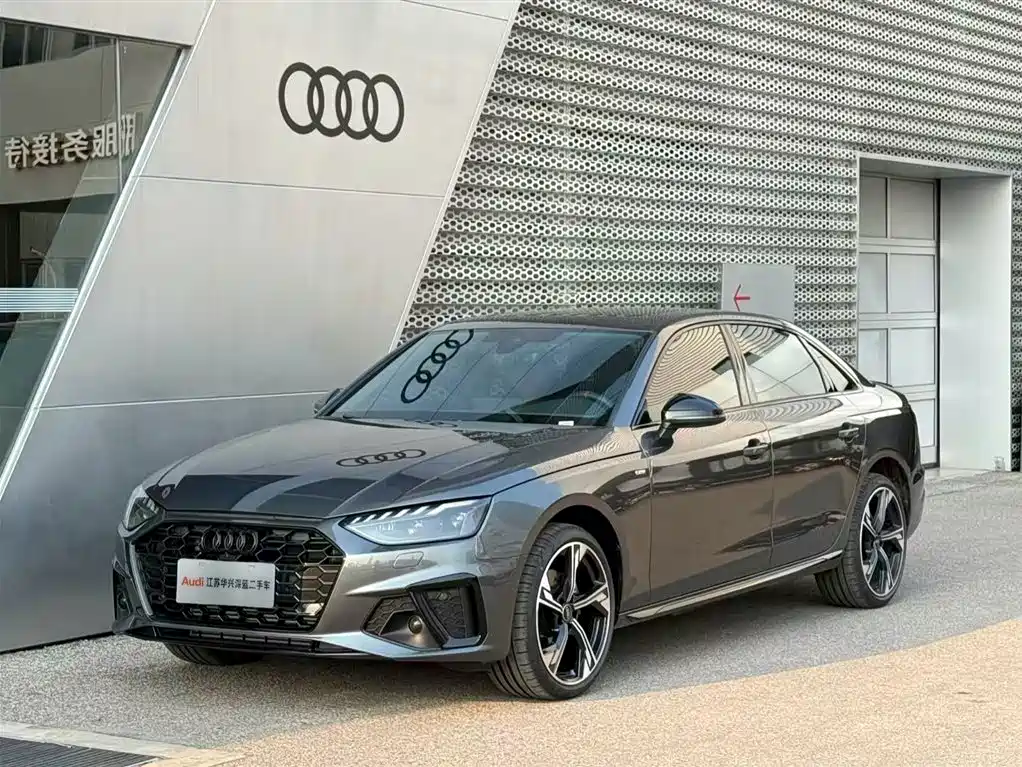 Audi A4L 2025 — фото 1