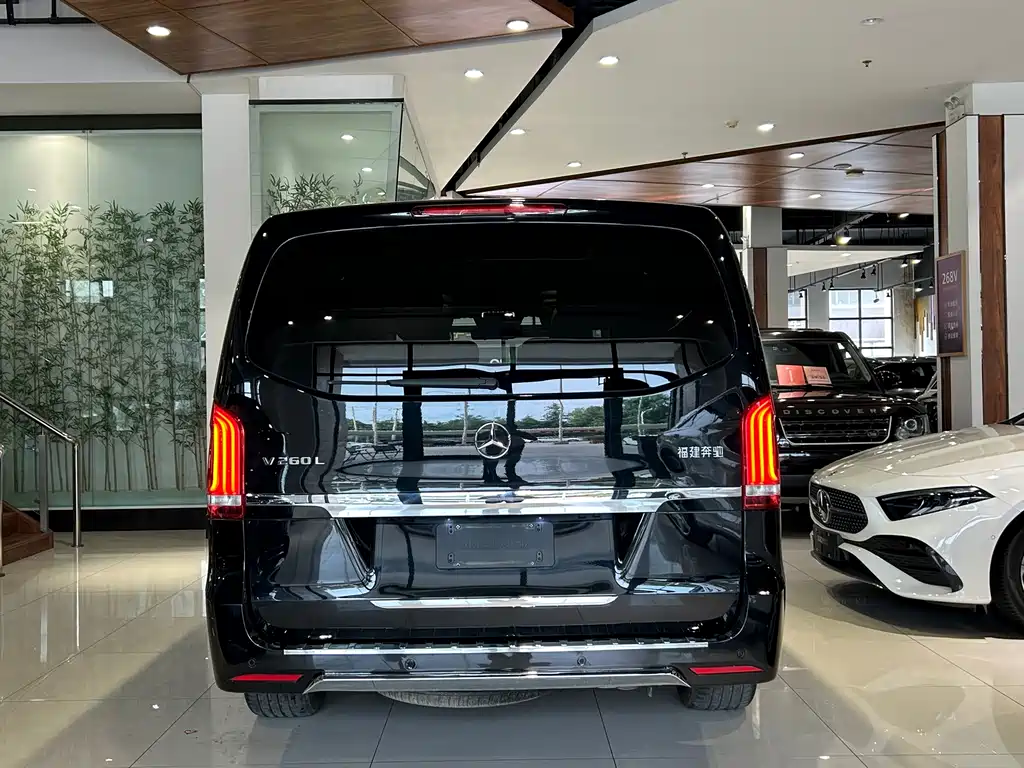 Mercedes-Benz V-Class 2017 — фото 24