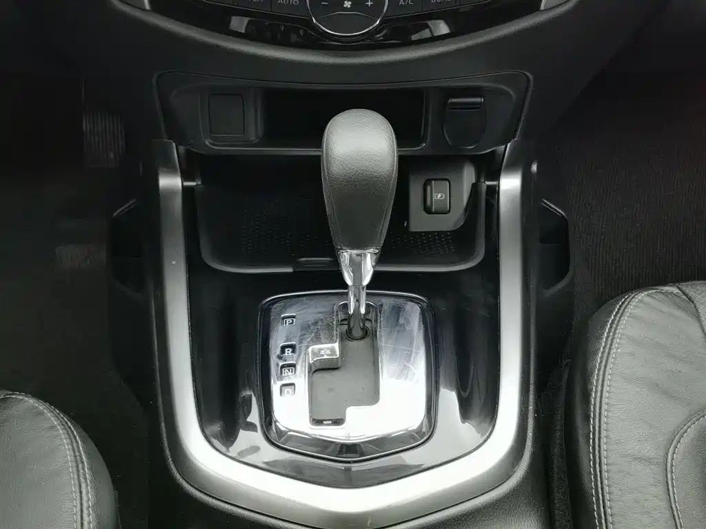 Nissan Terra 2019 — фото 13
