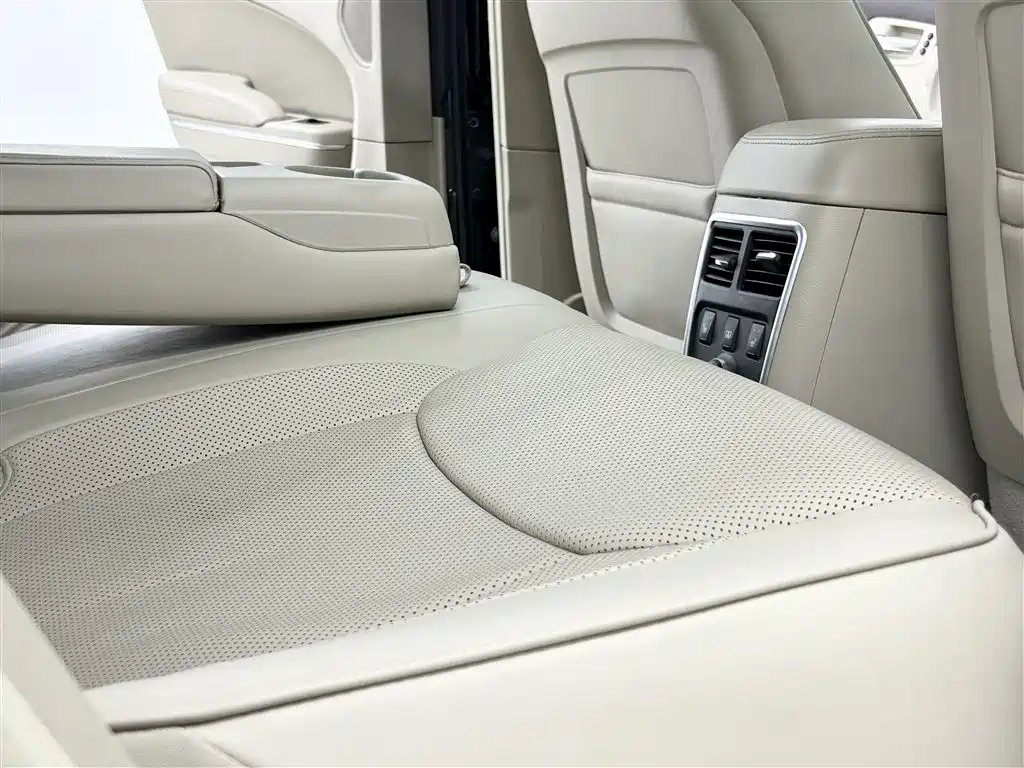 Chrysler 300C 2015 — фото 12