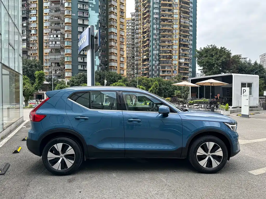 Volvo XC40 2024 — фото 4