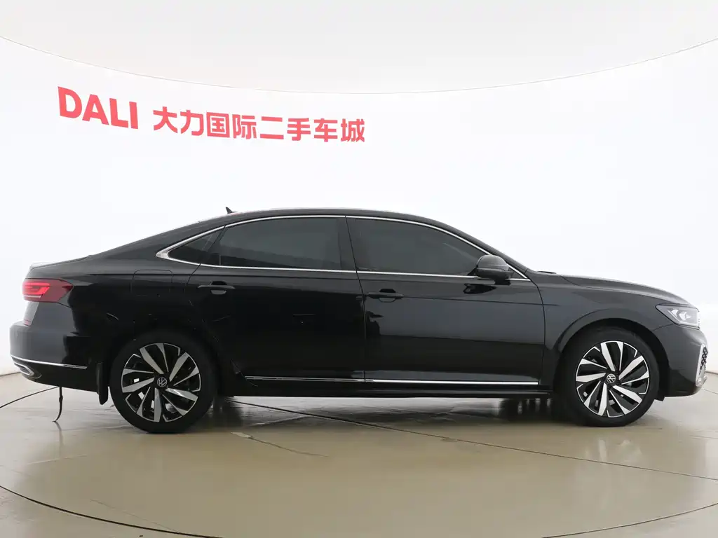 Volkswagen Passat 2023 — фото 4
