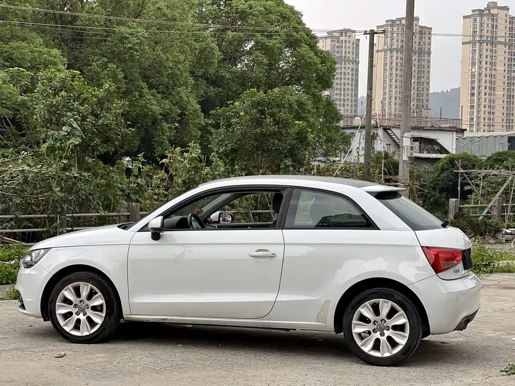 Audi A1 2014 — фото 13