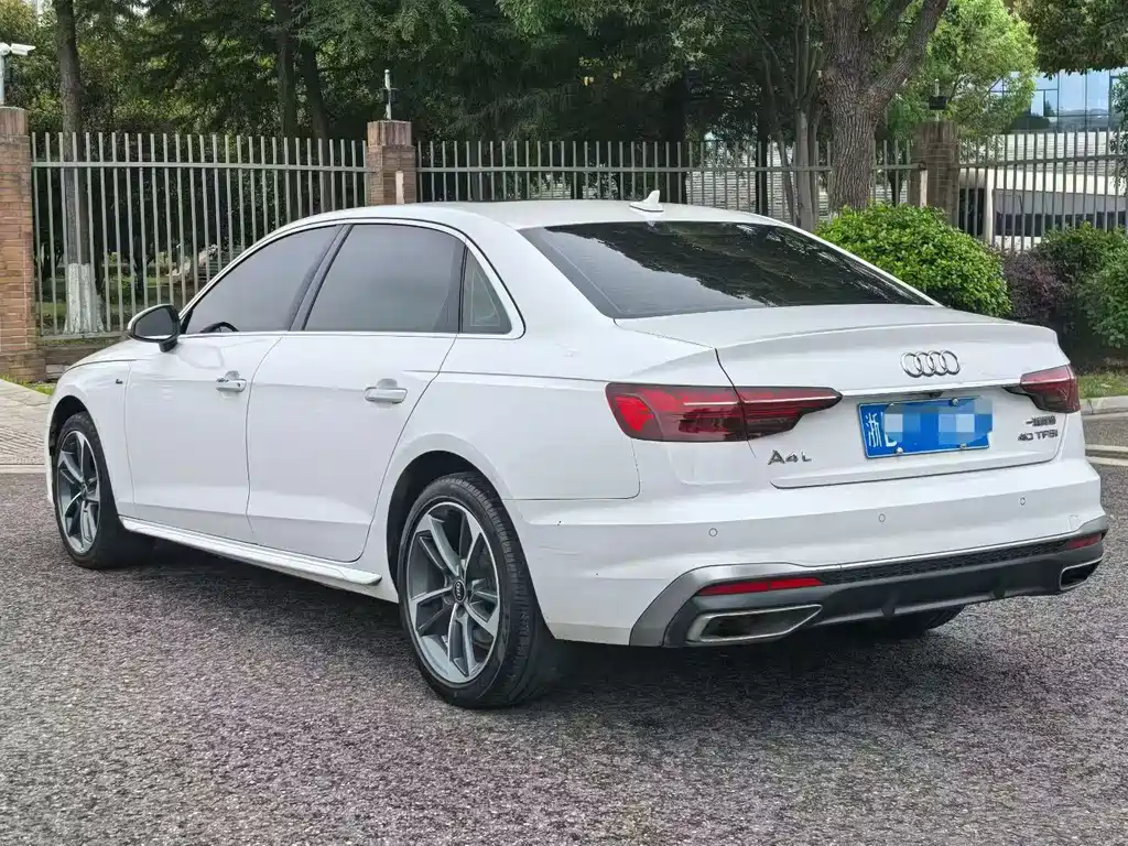 Audi A4L 2022 — фото 17