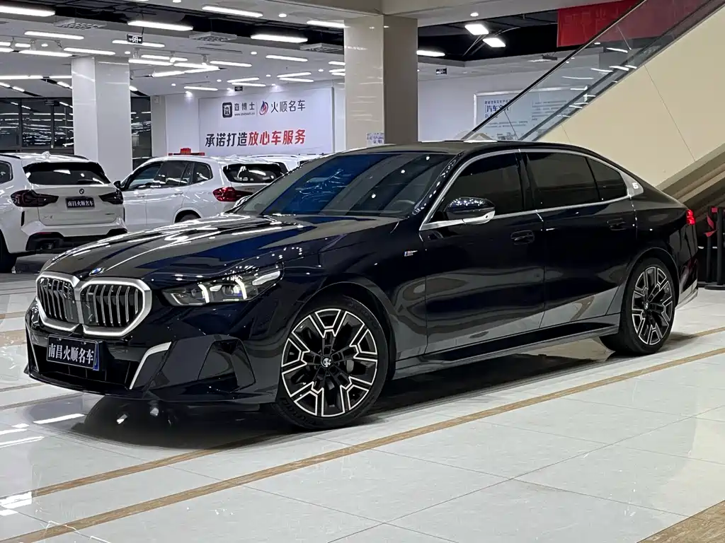 BMW 5 Series 2024 — фото 1