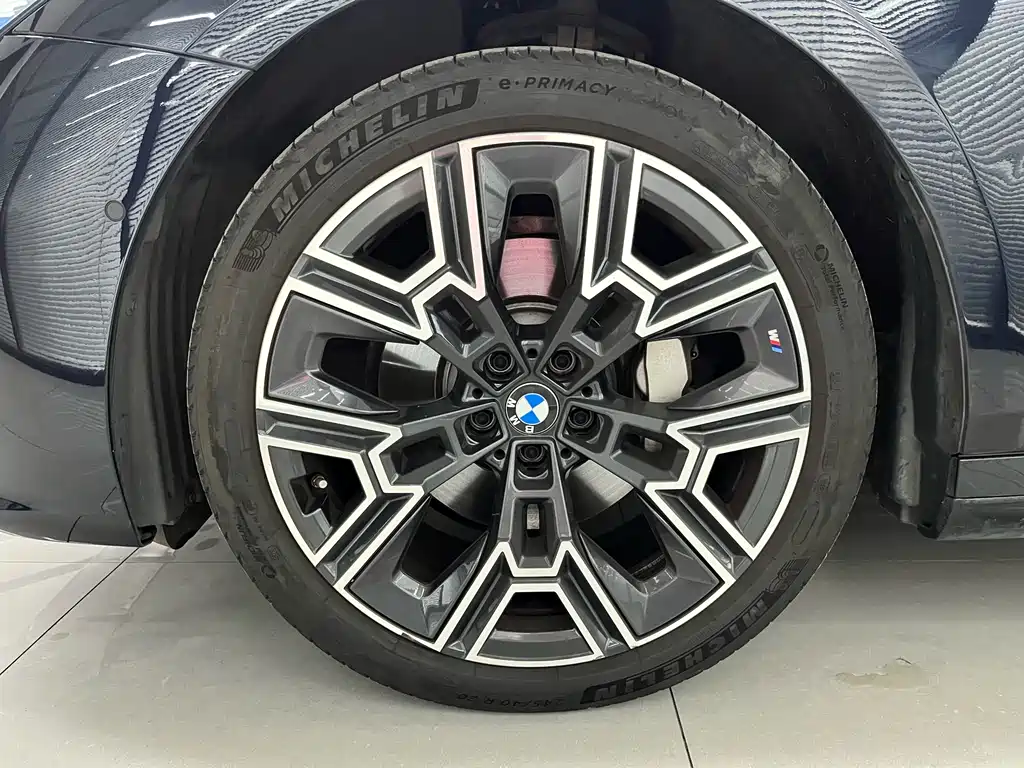 BMW 5 Series 2024 — фото 28