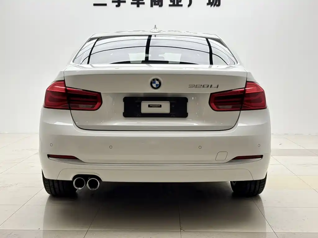 BMW 3 Series 2018 — фото 9