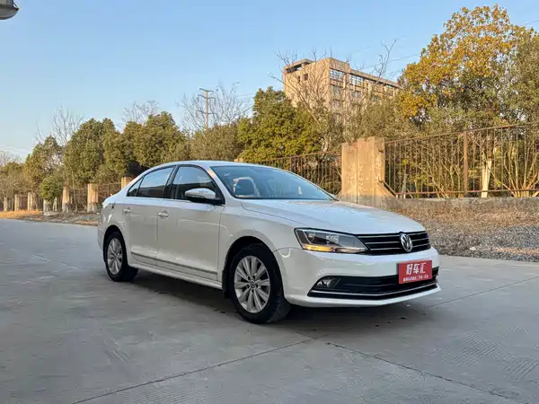 Volkswagen Sagitar 2016