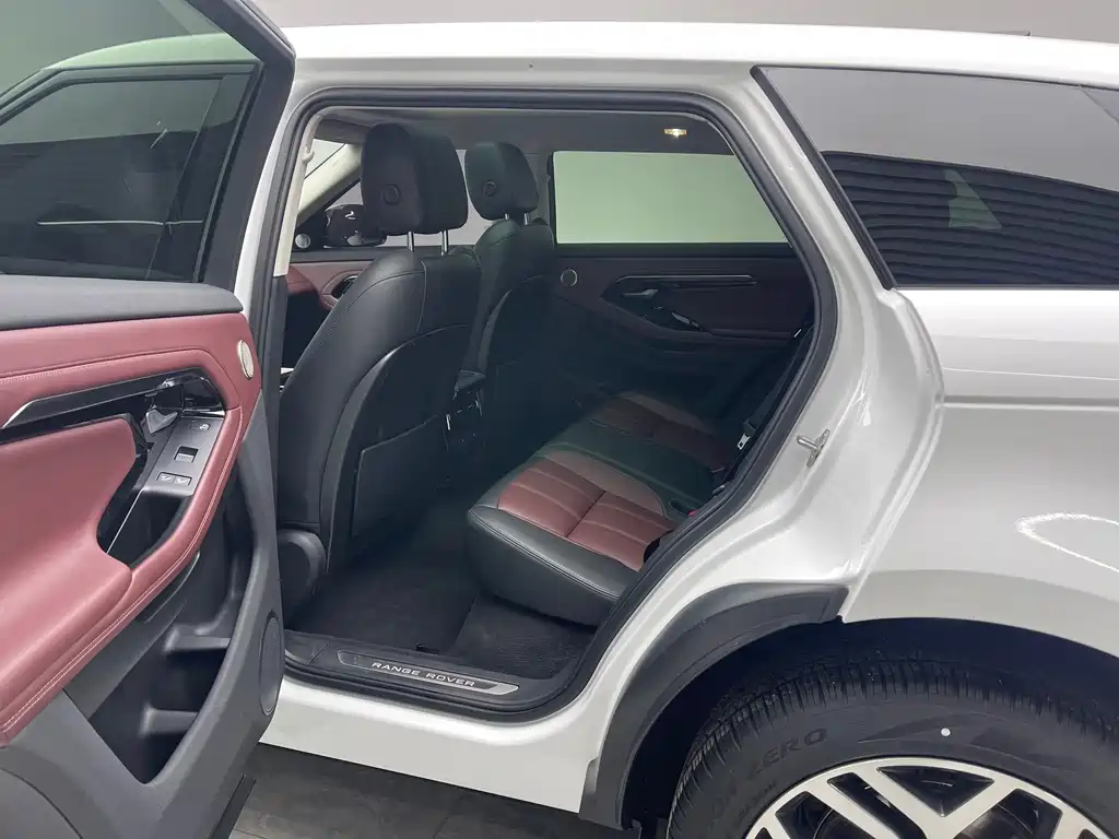 Land Rover Evoque 2023 — фото 15