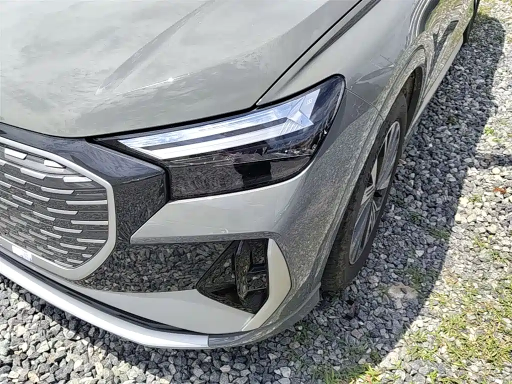 Audi Q4 e-tron 2025 — фото 24