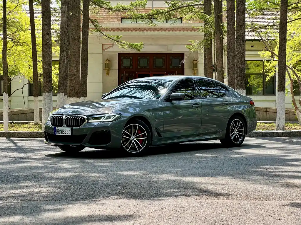 BMW 5 Series 2022 — фото 1