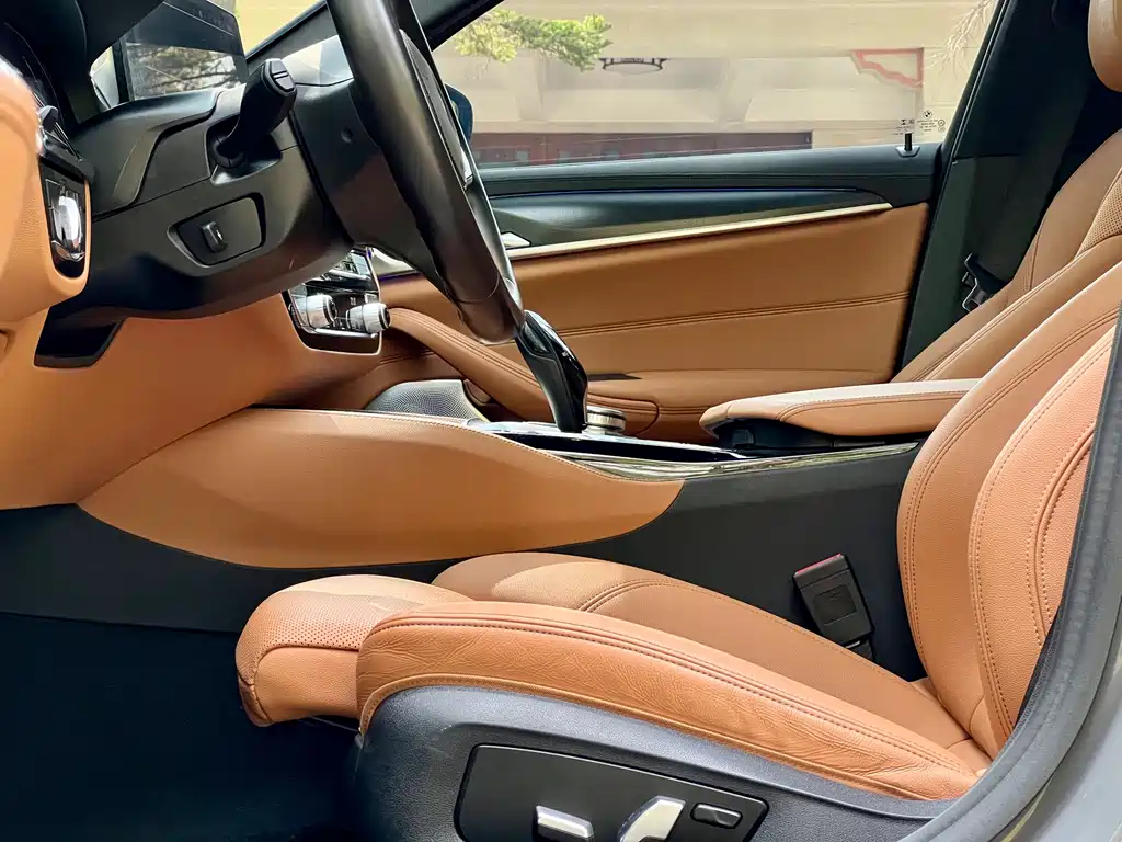 BMW 5 Series 2022 — фото 19