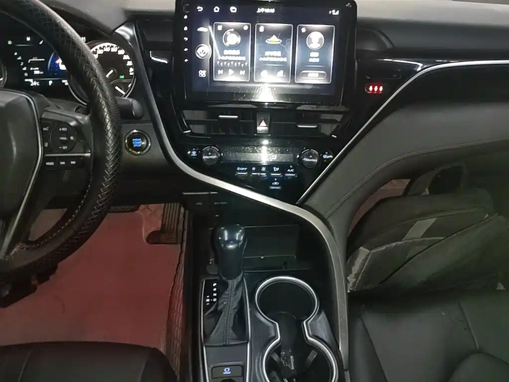 Toyota Camry 2022 — фото 14
