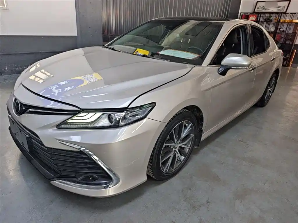 Toyota Camry 2021 — фото 1