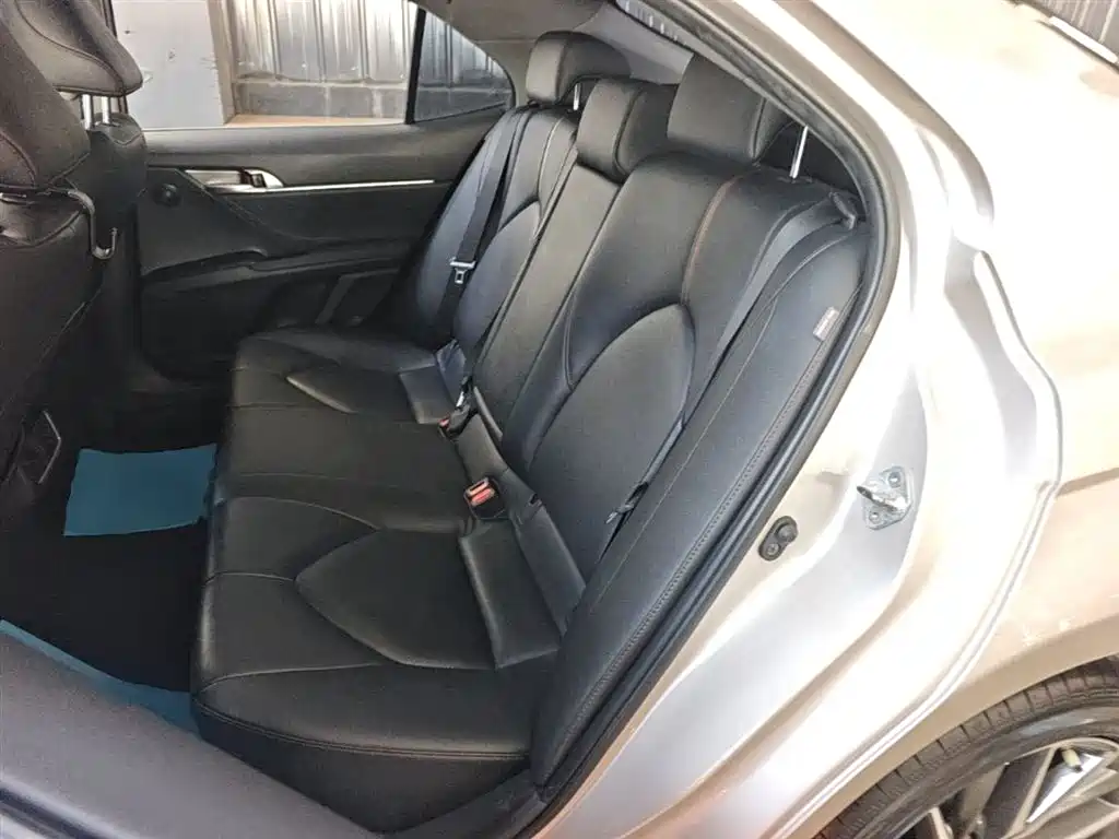 Toyota Camry 2021 — фото 17