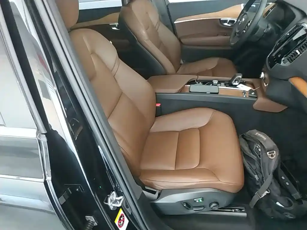 Volvo XC90 2022 — фото 25