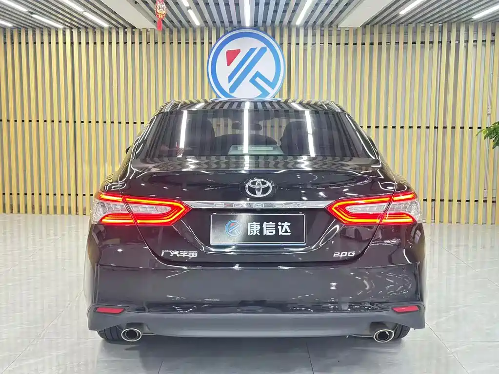 Toyota Camry 2020 — фото 8