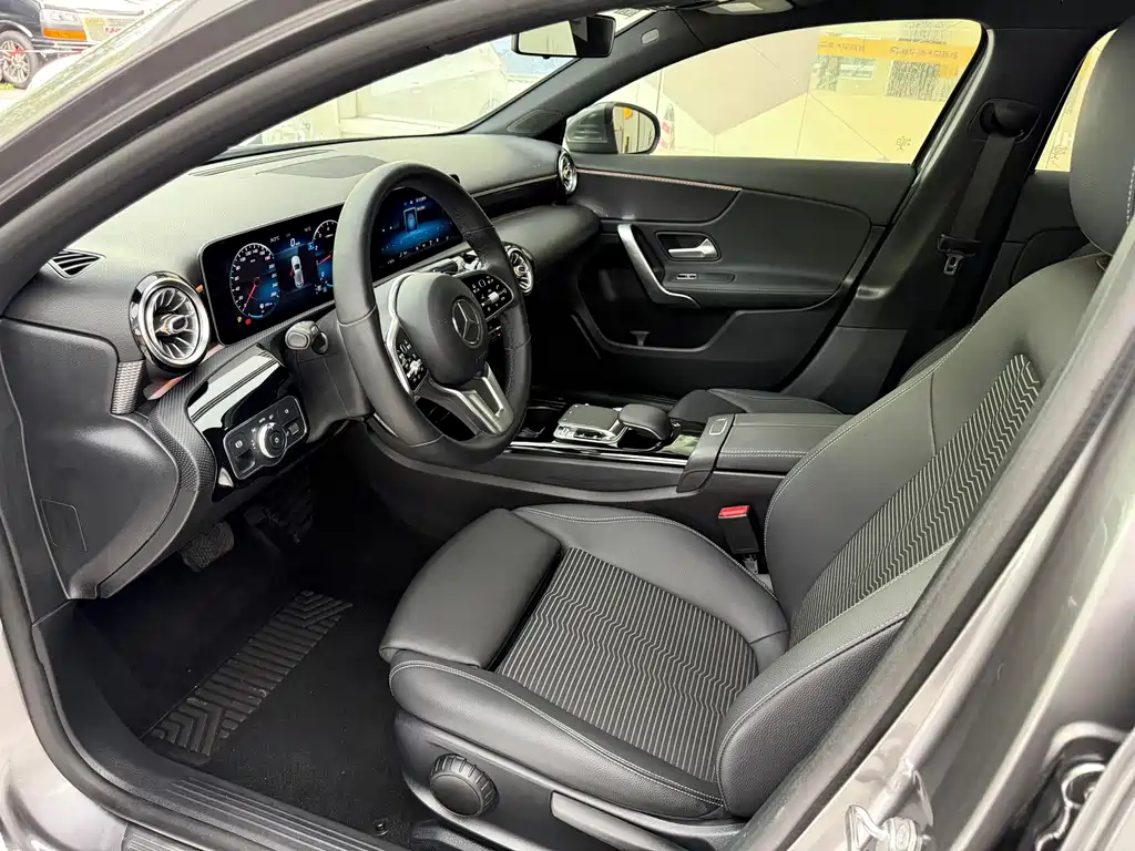 Mercedes-Benz A-Class 2019 — фото 17