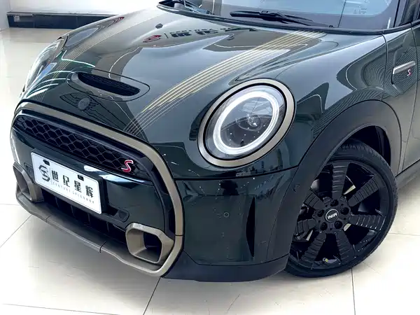 MINI MINI 2023