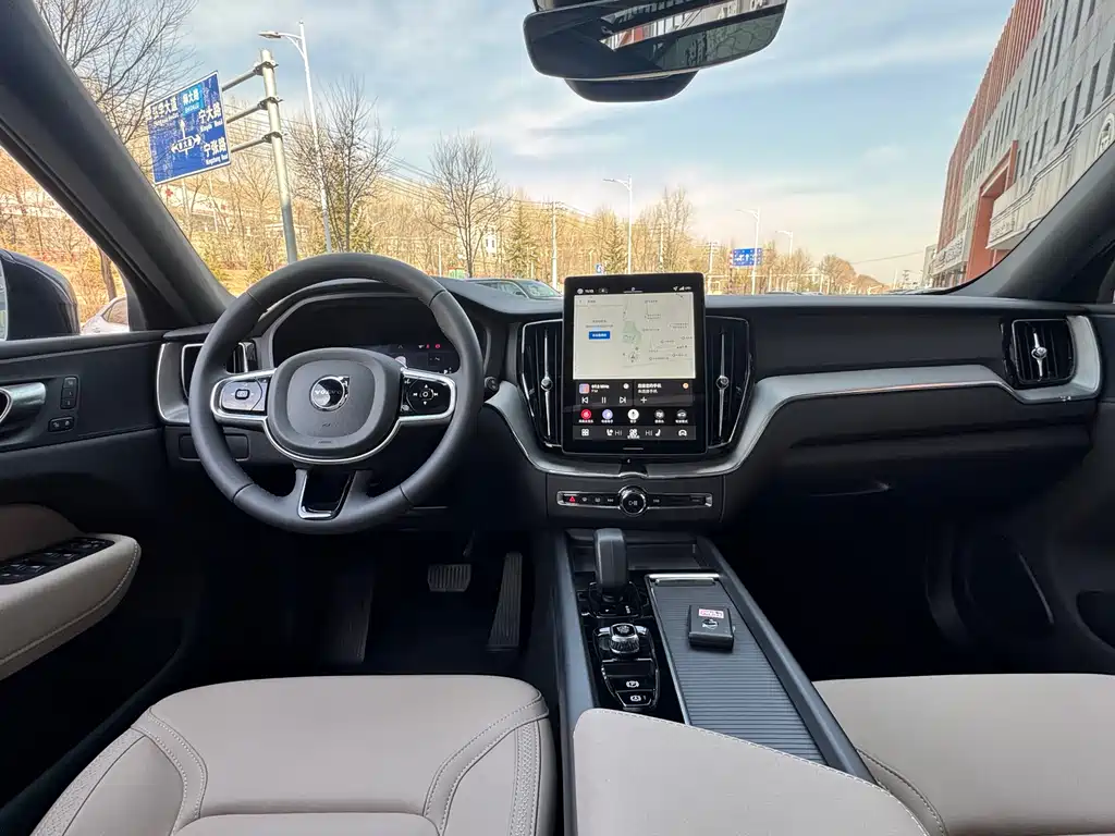 Volvo XC60 2026 — фото 13