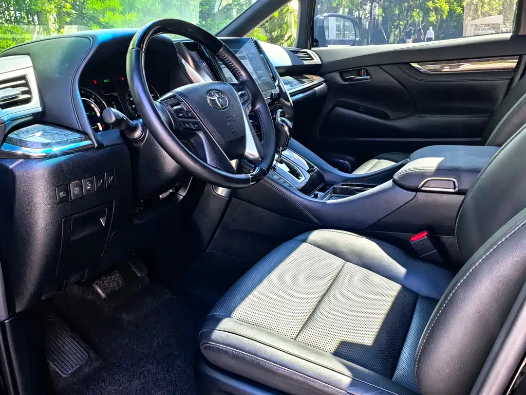 Toyota Alphard 2021 — фото 10