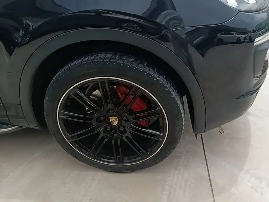 Porsche Cayenne 2017 — фото 14