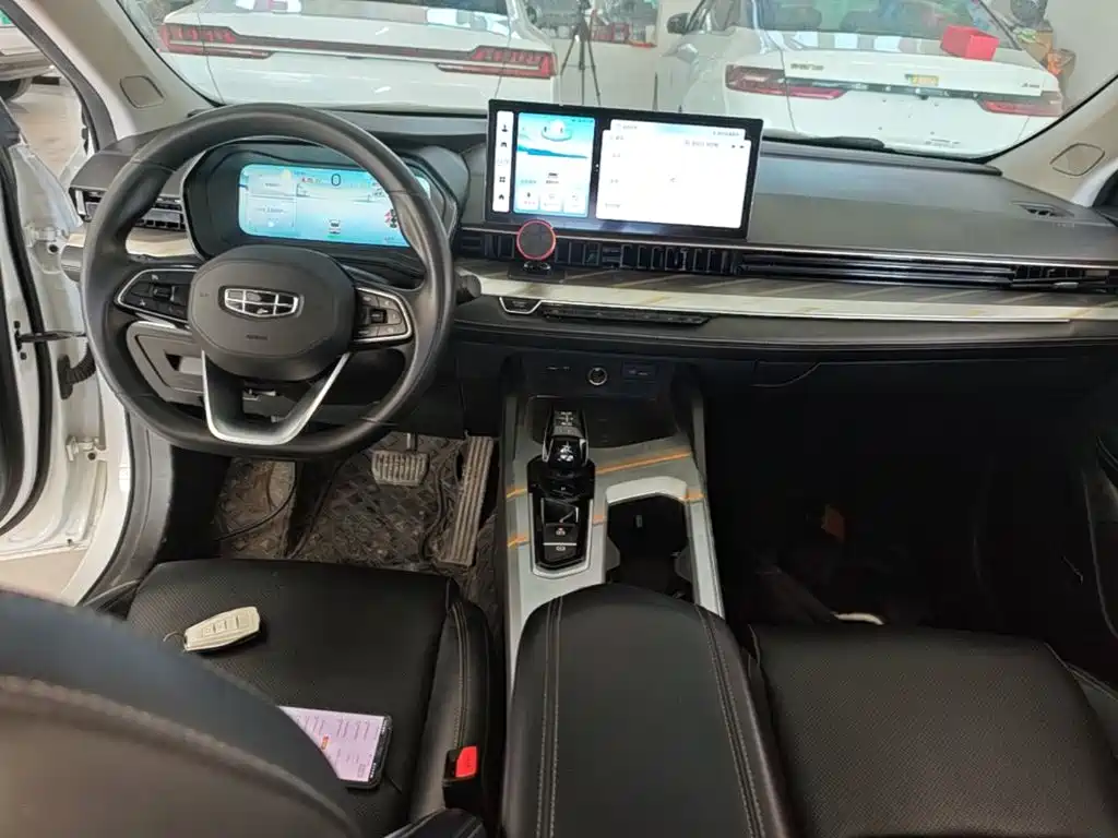 Geely L HiP 2023 — фото 10