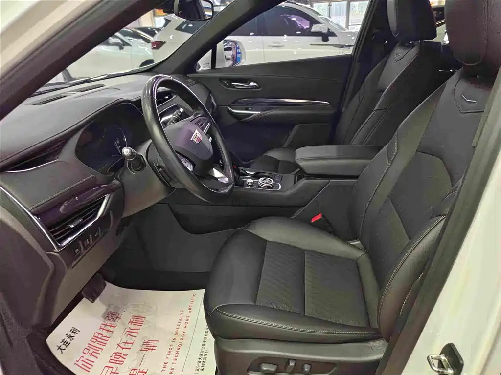 Cadillac XT4 2020 — фото 10