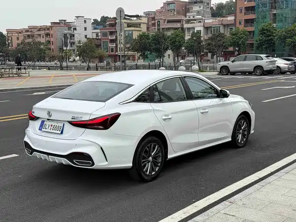 MG MG5 2025