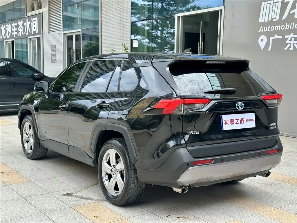 Toyota RAV4 2021 — фото 12