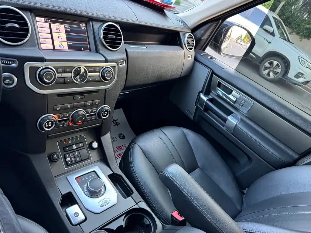 Land Rover Discovery 2015 — фото 15