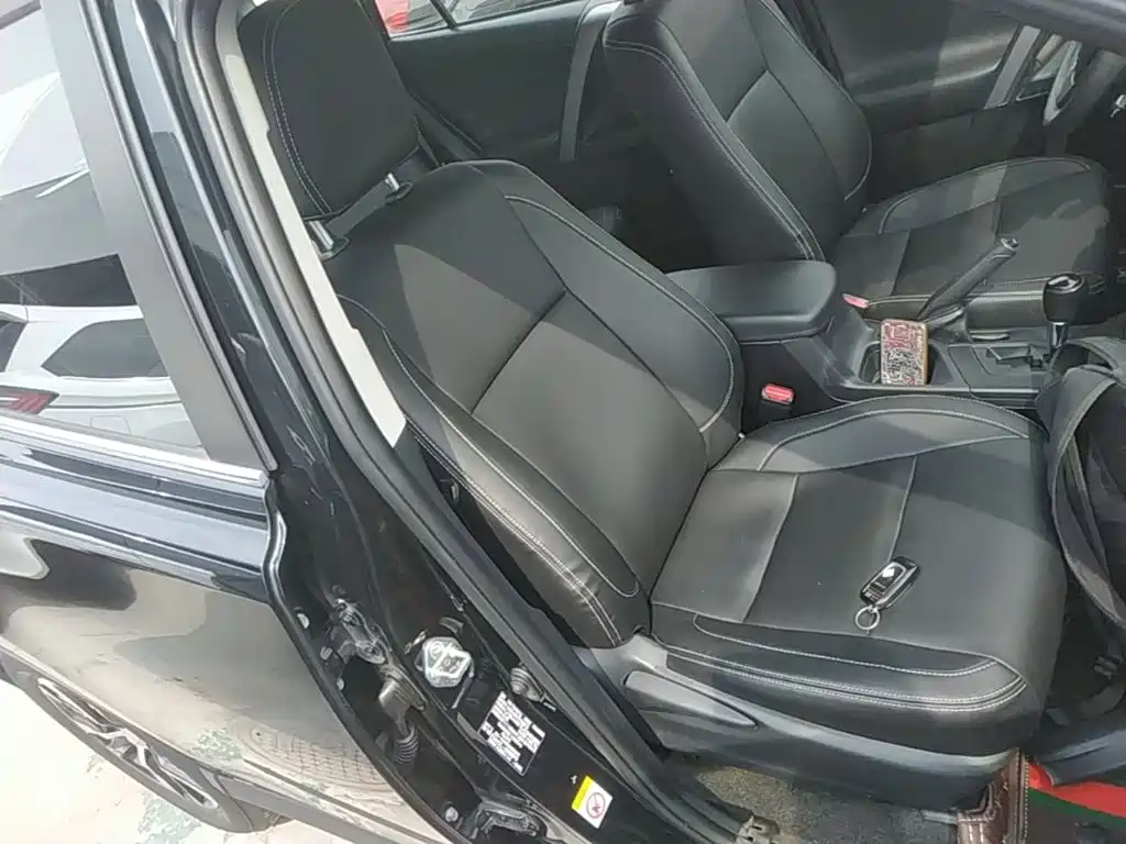 Toyota RAV4 2018 — фото 25