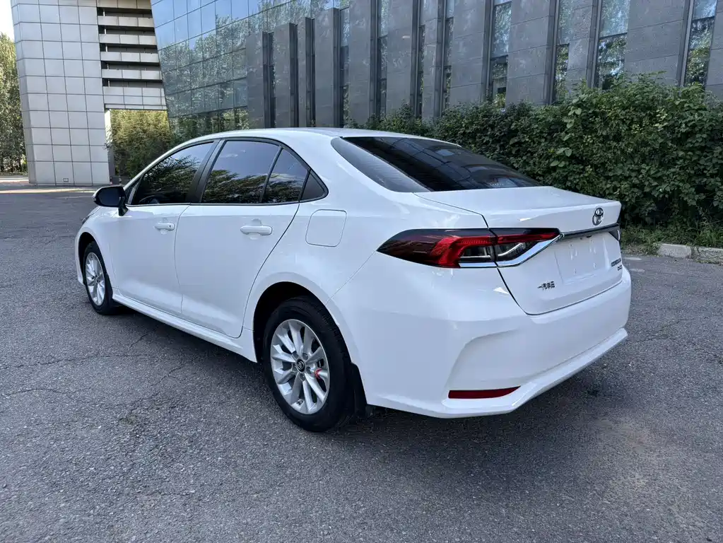 Toyota Corolla 2023 — фото 17