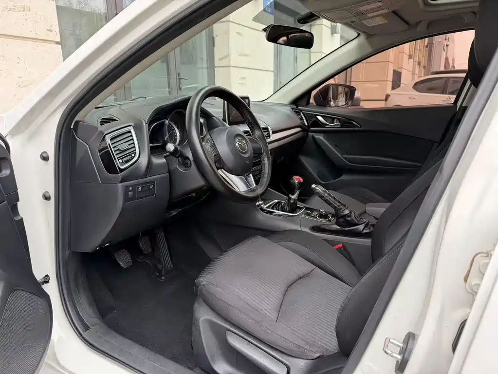 Mazda 3 Axela 2015
