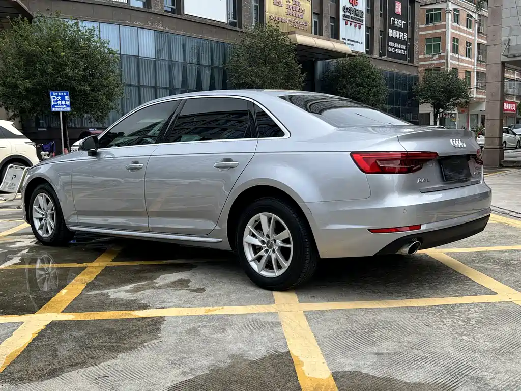 Audi A4L 2017
