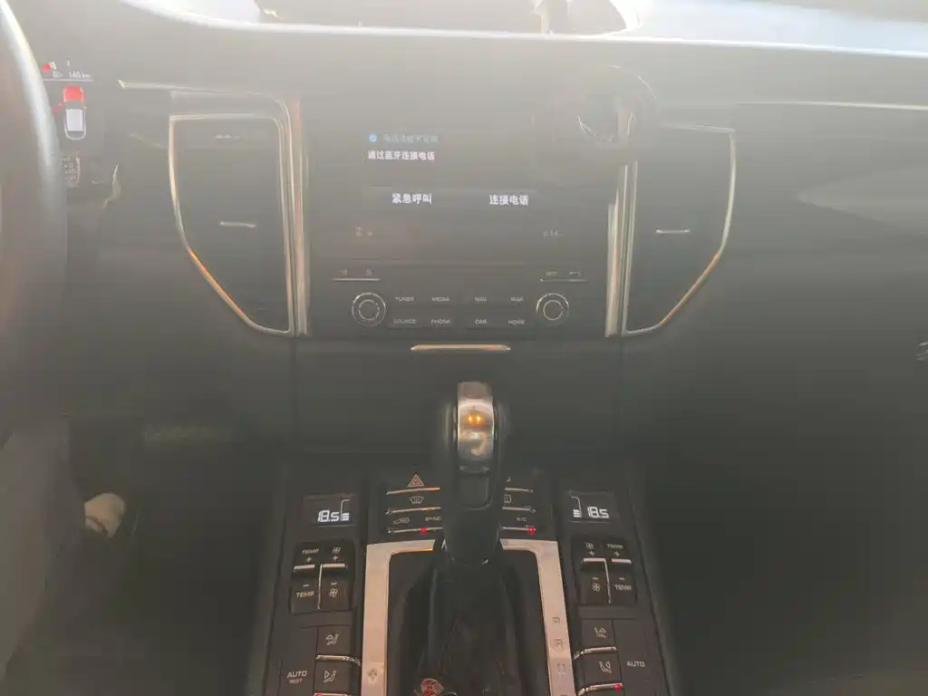 Porsche Macan 2017 — фото 14