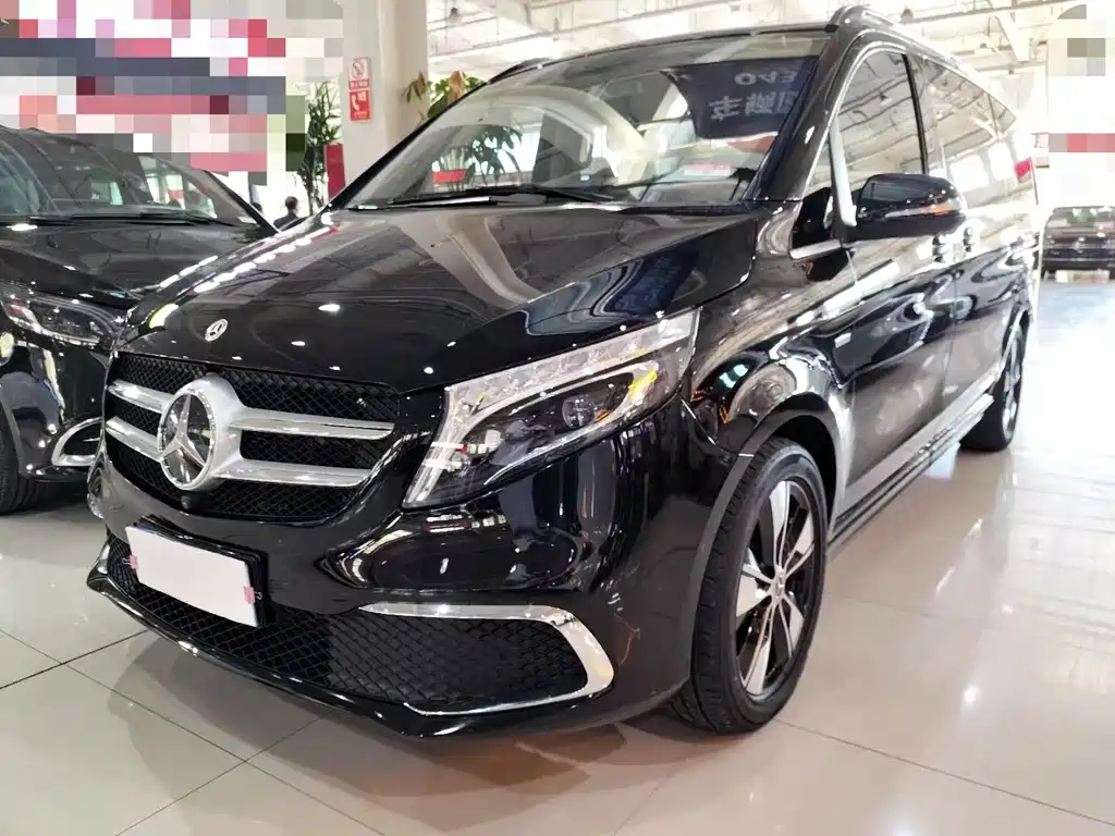 Mercedes-Benz V-Class 2022 — фото 1